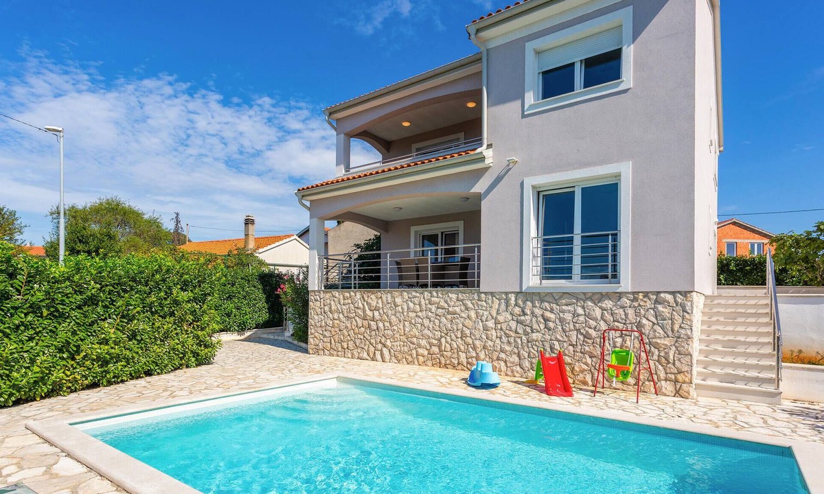 Milohnici House | Stunning home in Linardici with WiFi