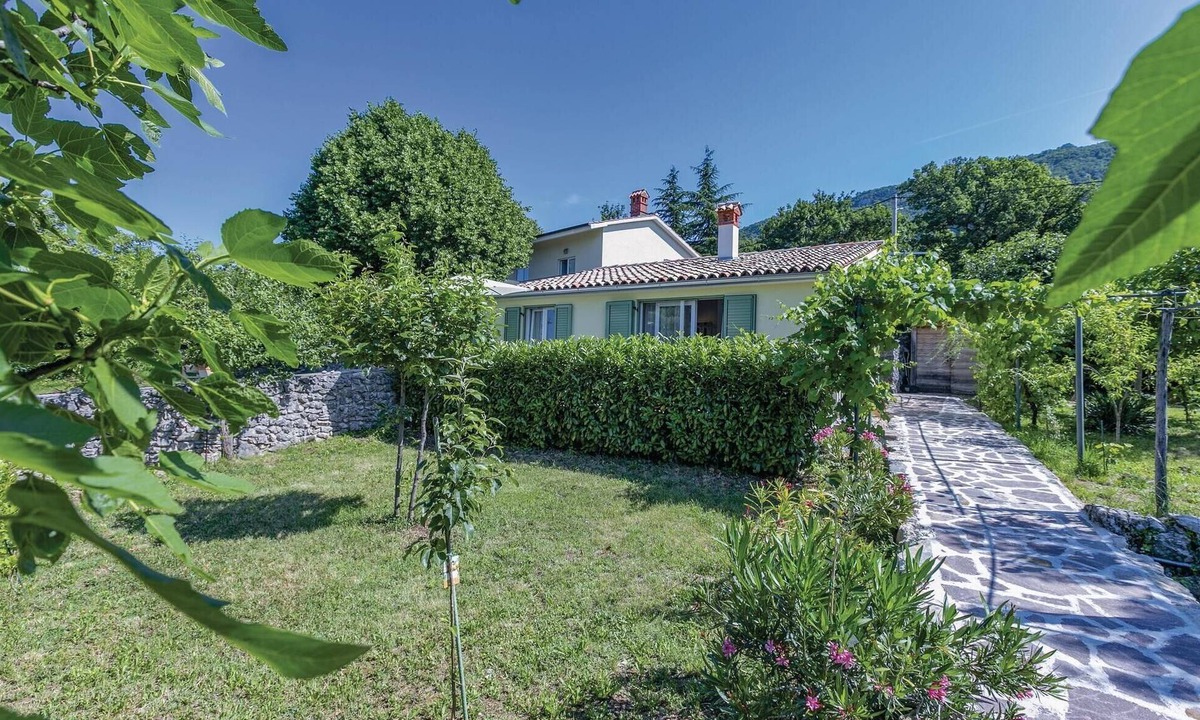 Lupoglav House | Stunning home in Lupoglav with WiFi