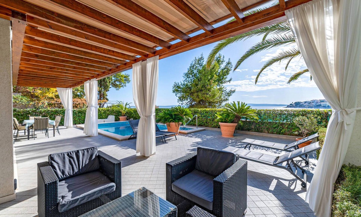 Okrug Gornji House | Stunning home in Okrug Gornji