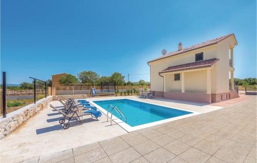 Drnis House | Stunning Home In Pakovo Selo
