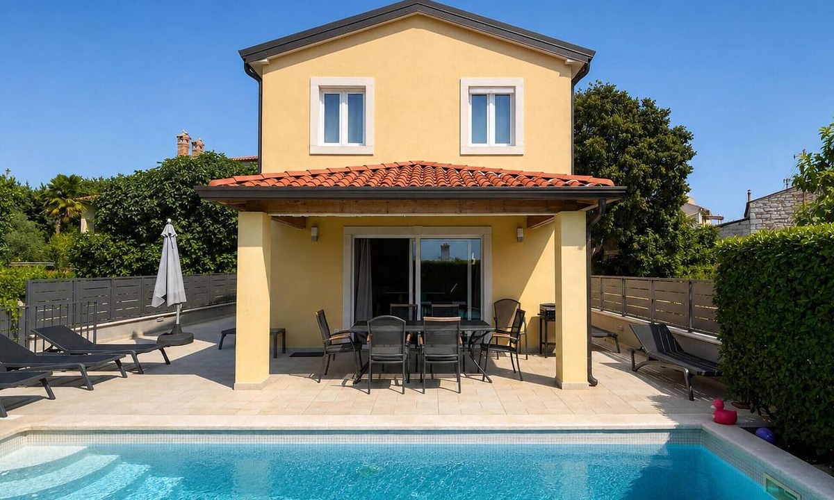 Mugeba House | Stunning home in Porec