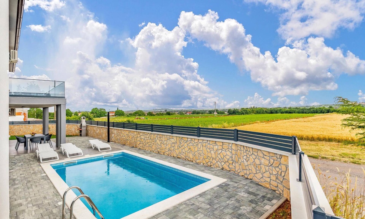 Skatari House | Stunning home in Pula