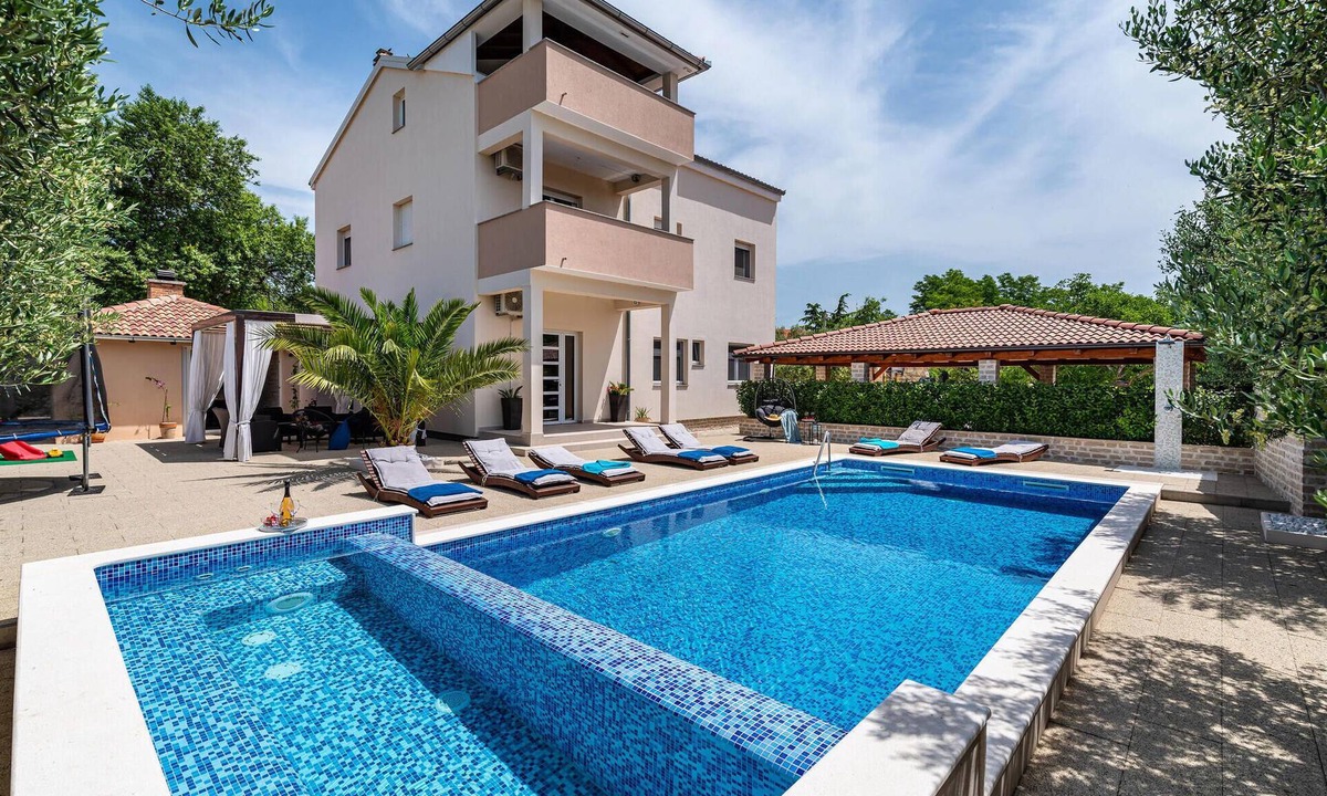 Velim House | Stunning home in Radasinovci