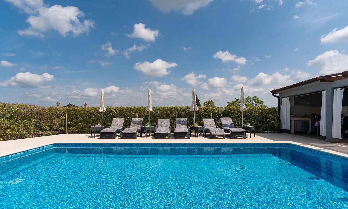 Rovinjsko Selo House | Stunning home in Rovinj with private swimming pool, can be inside or outside