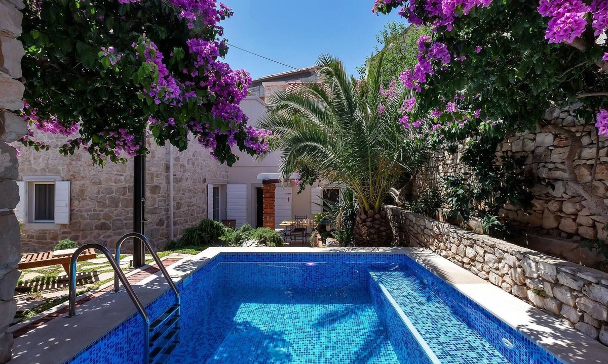 Sutivan House | Stunning home in Sutivan