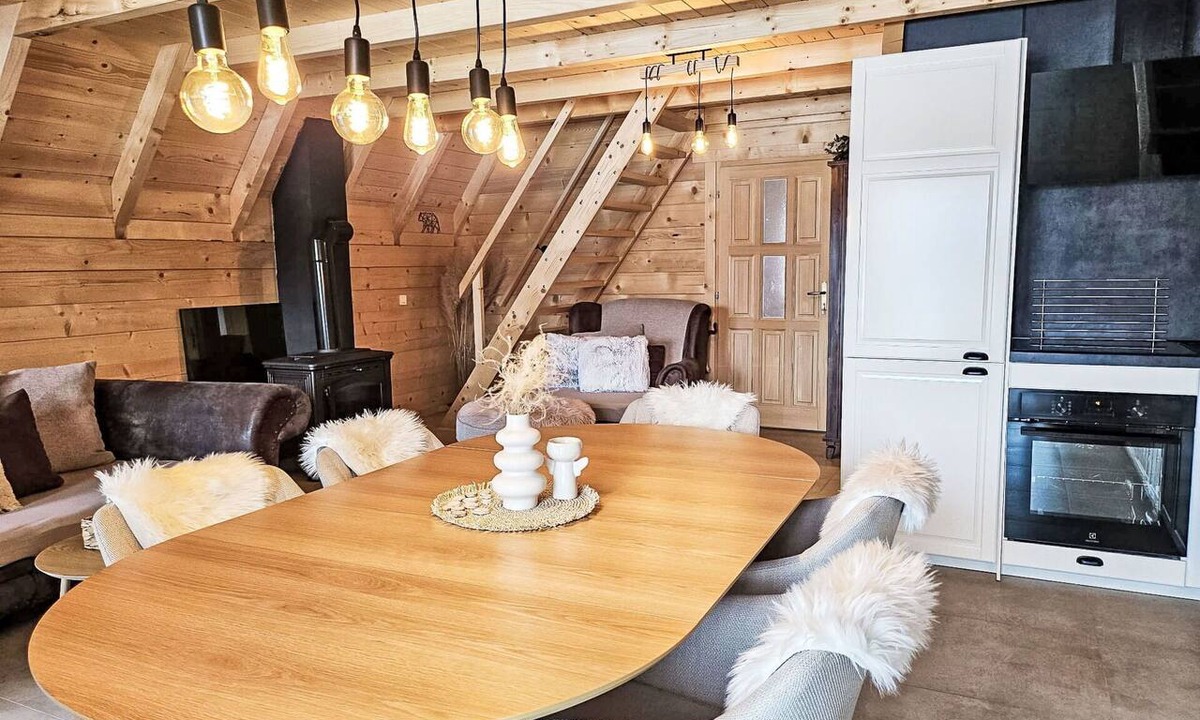 Lovinac House | Stunning private villa for 4 people with WIFI, A/C, hot tub, TV and terrace