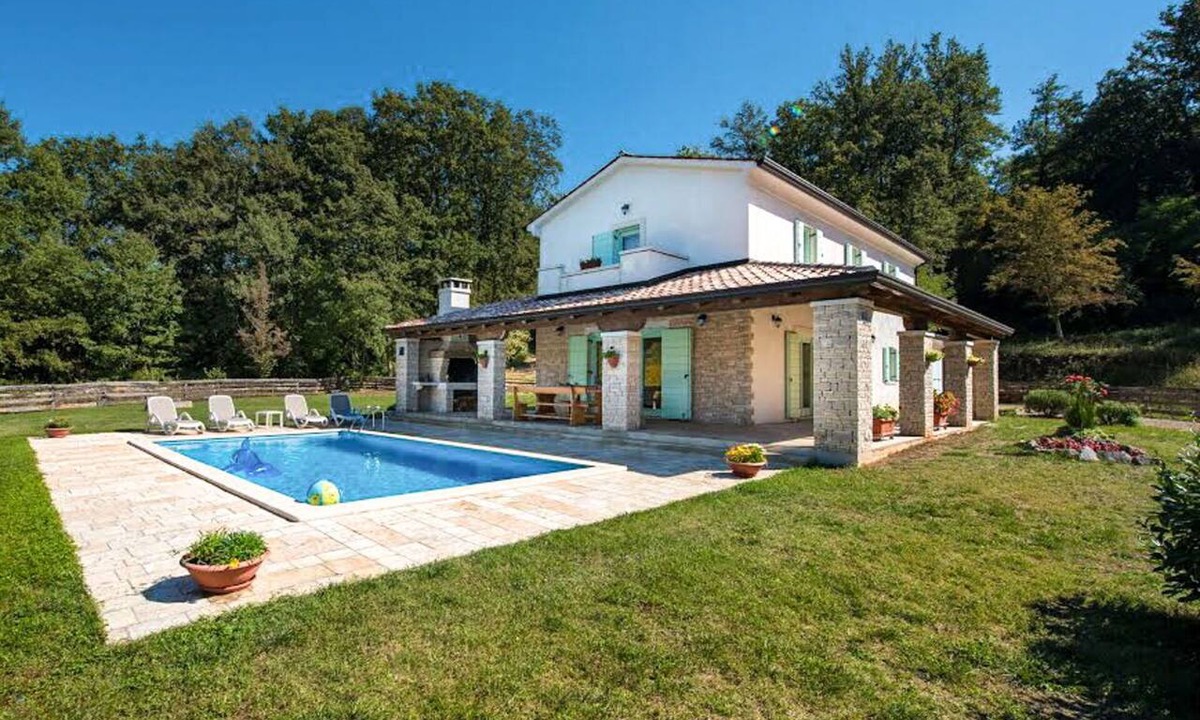 Sumber House | Stunning private villa for 8 guests with WIFI, private pool, A/C, TV and terrace