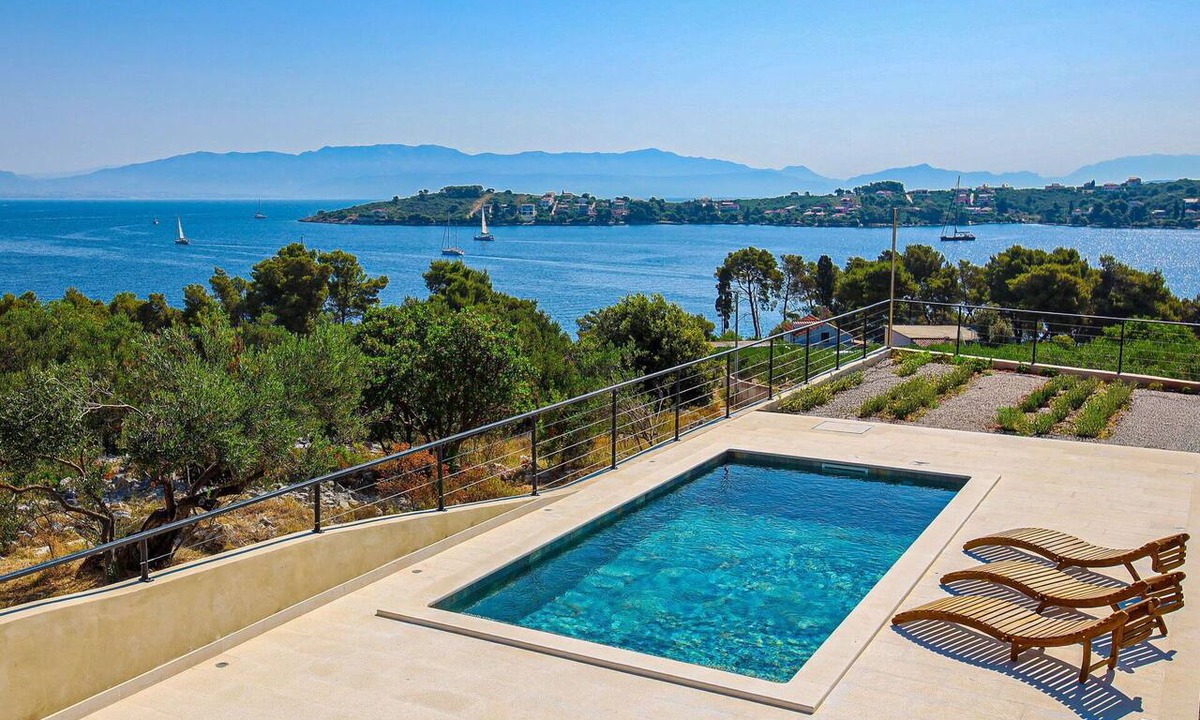 Necujam House | Stunning private villa for 6 people with A/C, private pool, WIFI, TV and terrace