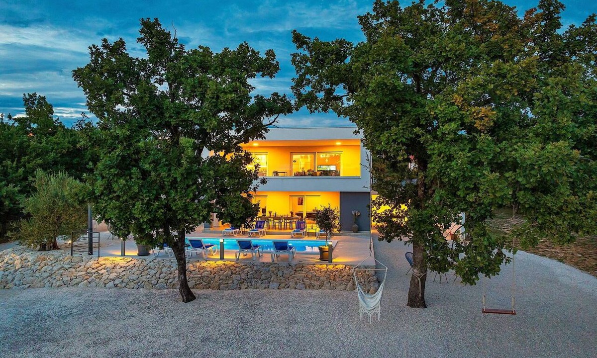 Maslenica Villa | Stunning private villa for 8 people with A/C, private pool, WIFI, TV and terrace