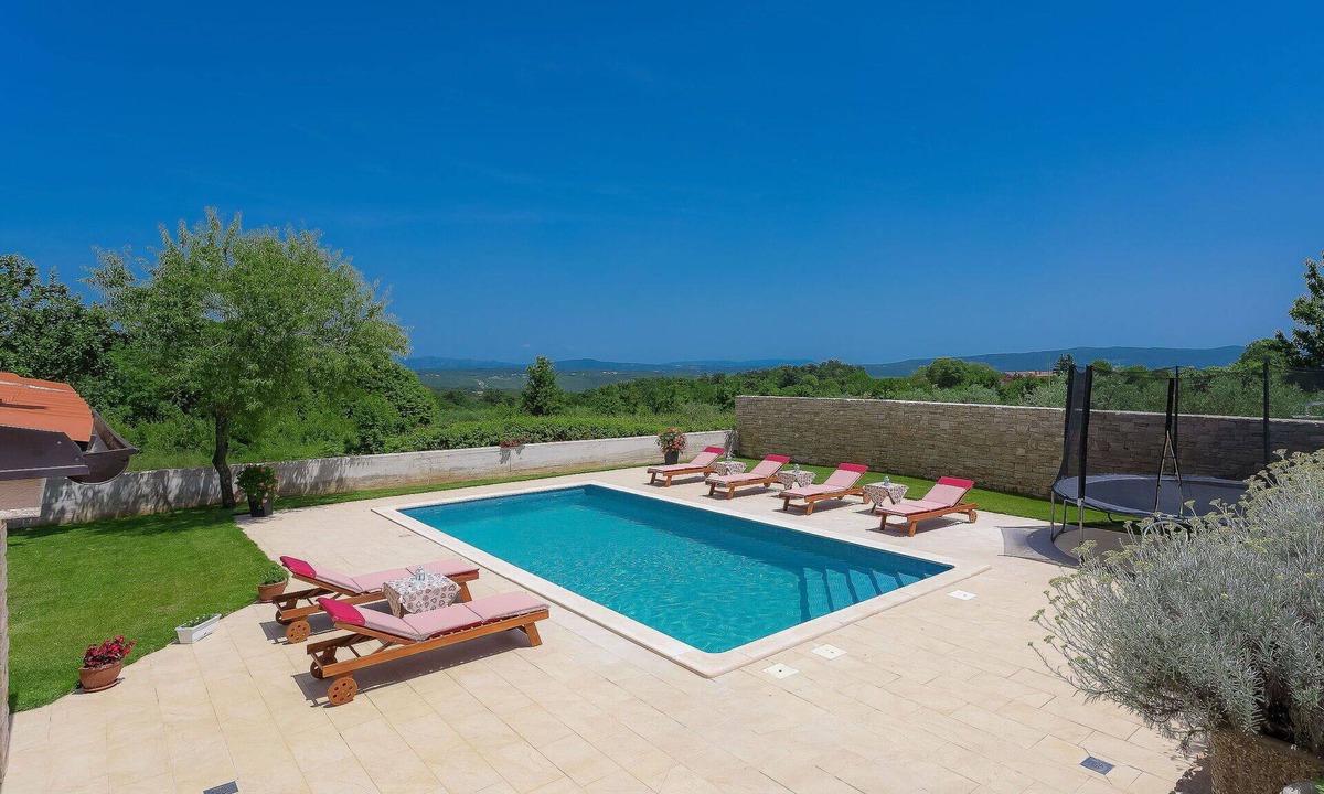 Melnica House | Stunning private villa for 10 people with WIFI, A/C, private pool, TV and terrace