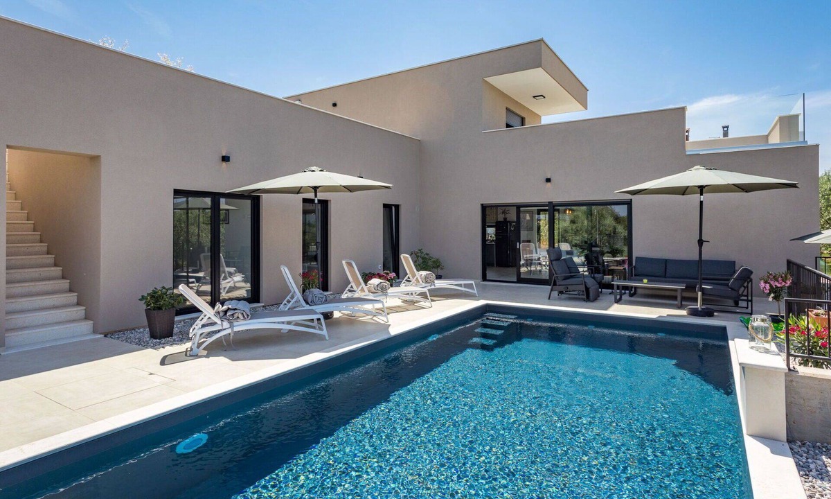 Novigrad Villa | Stunning private villa for 6 guests with WIFI, private pool, A/C, TV, terrace and panoramic view