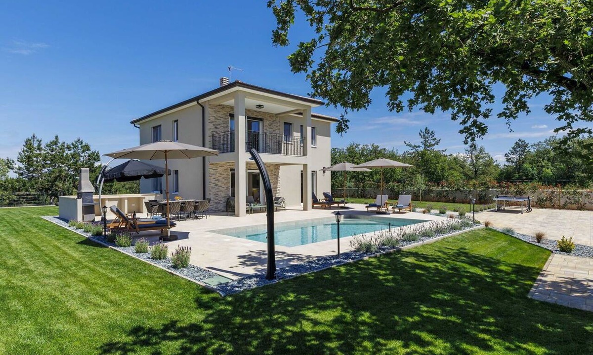 Buje Villa | Stunning private villa for 8 people with private pool, WIFI, A/C, TV and terrace