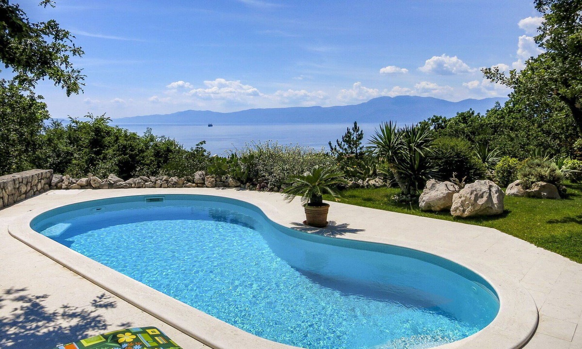 Zurkovo Villa | Stunning private villa for 8 people with WIFI, private pool, A/C, TV, terrace and pets allowed