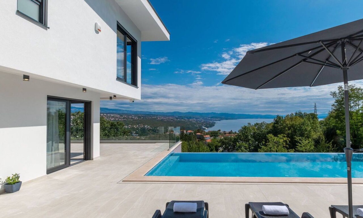 Bregi Villa | Stunning private villa for 10 people with hot tub, A/C, private pool, WIFI, TV and terrace