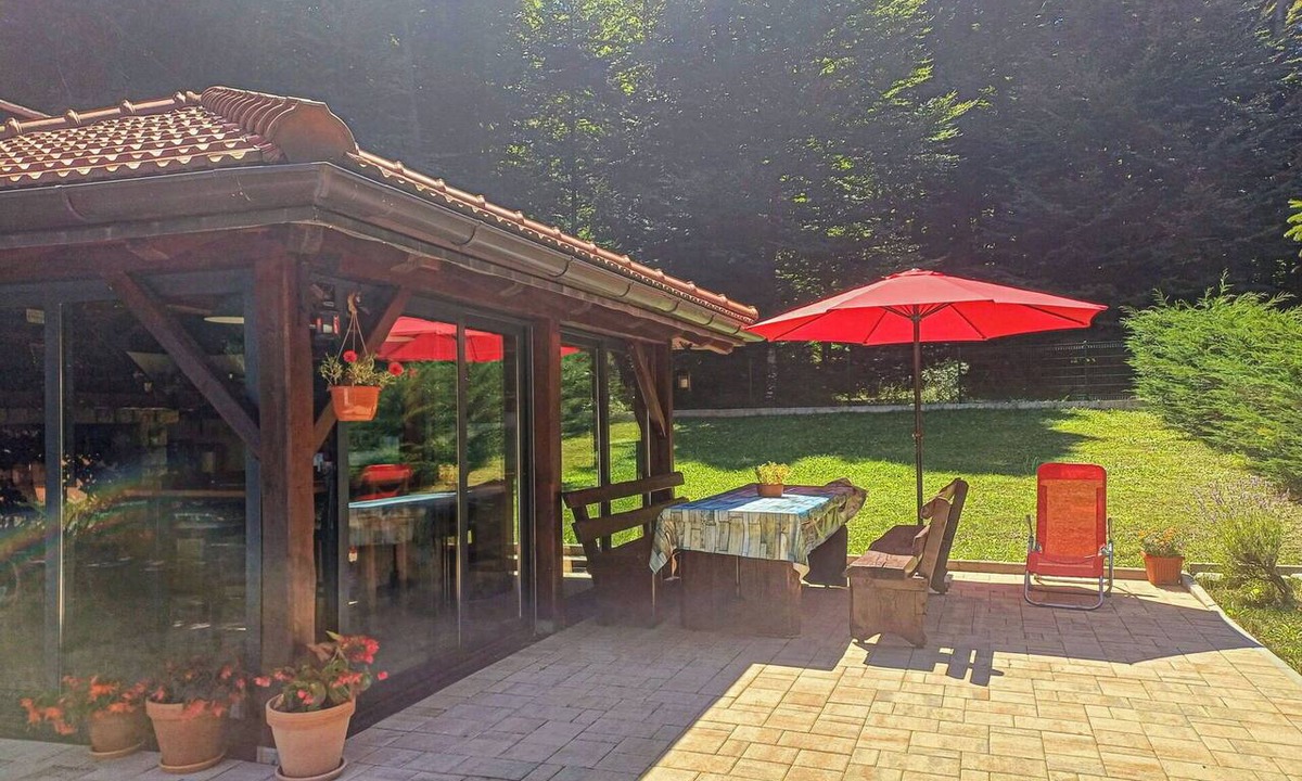 Benkovac Fuzinski House | Stunning private villa for 5 people with hot tub, WIFI, A/C, TV, terrace and pets allowed