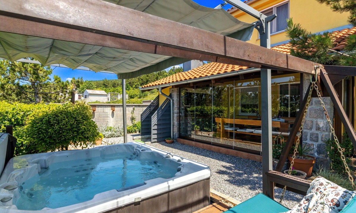 Vratarusa House | Stunning private villa with A/C, hot tub, WIFI, private pool, TV, terrace and panoramic view