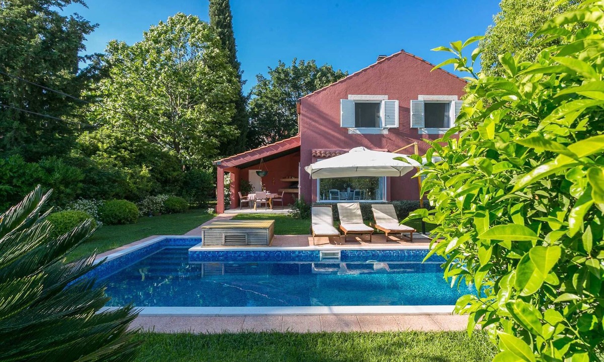 Mlini Villa | Stunning Red Cottage with pool
