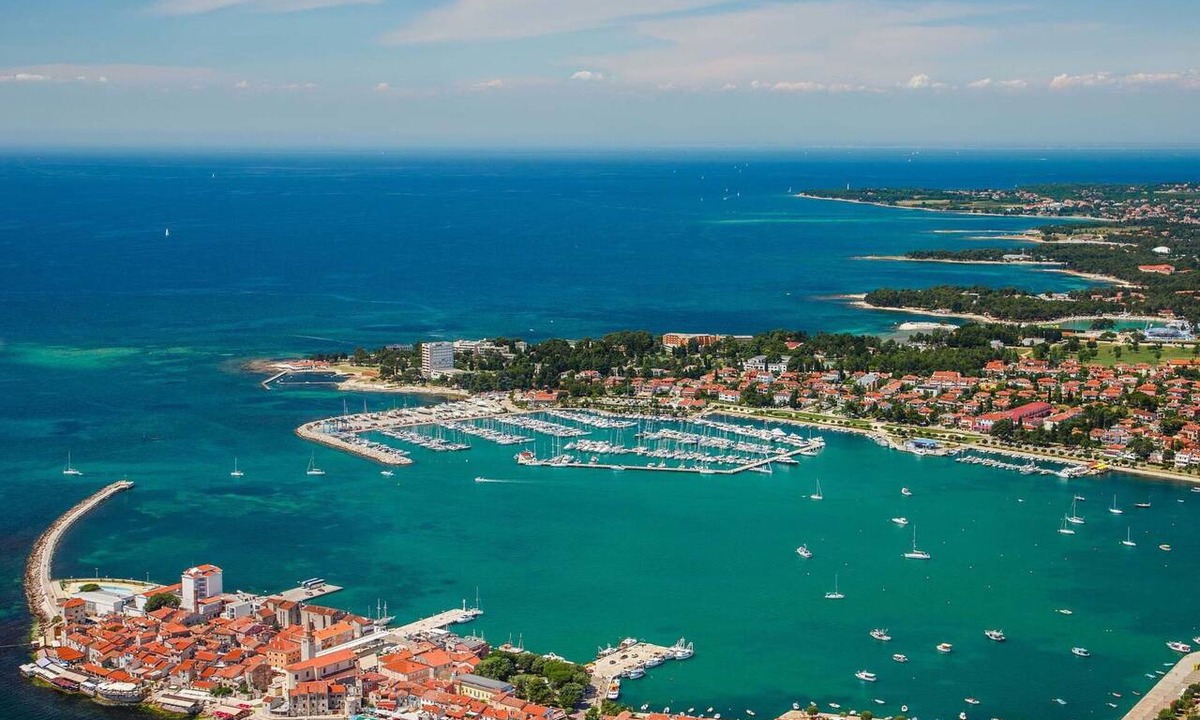 Vardica House | Stunning villa for 3 people with WIFI, A/C, terrace and panoramic view