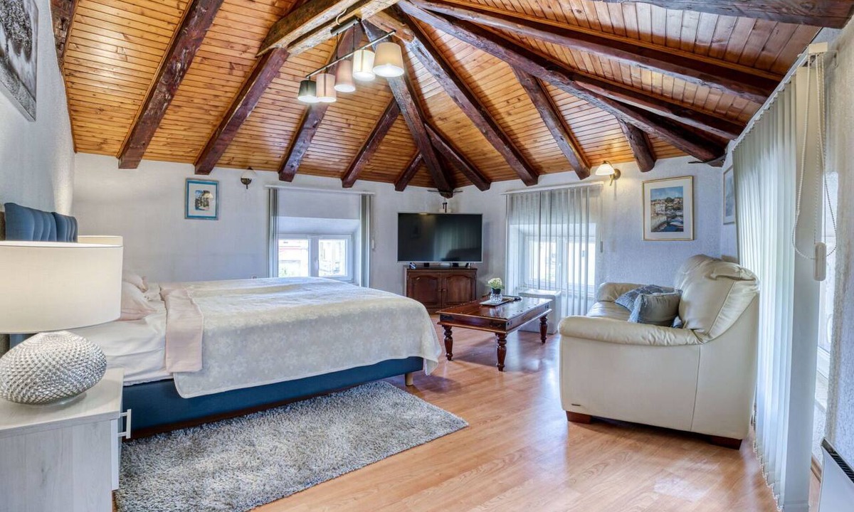 Opatija Villa | Stunning villa for 4 guests with WIFI, A/C, TV and pets allowed