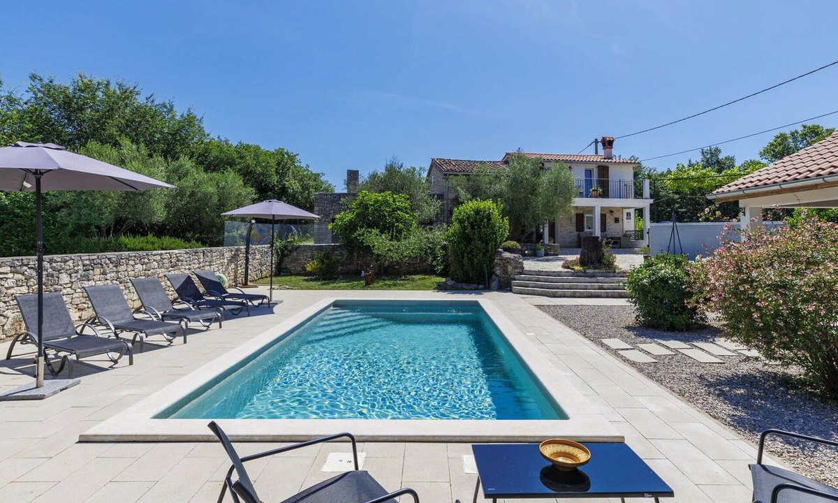 Paradiz House | Stunning villa for 4 people with A/C, private pool, WIFI, TV and terrace