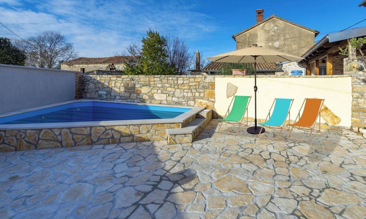 Butkovici House | Stunning villa for 5 people with A/C, WIFI, private pool, TV, terrace and pets allowed
