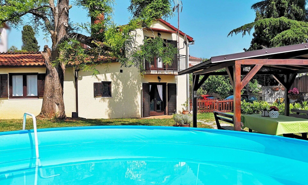 Buici House | Stunning villa for 6 people with WIFI, private pool, A/C, TV, terrace and pets allowed