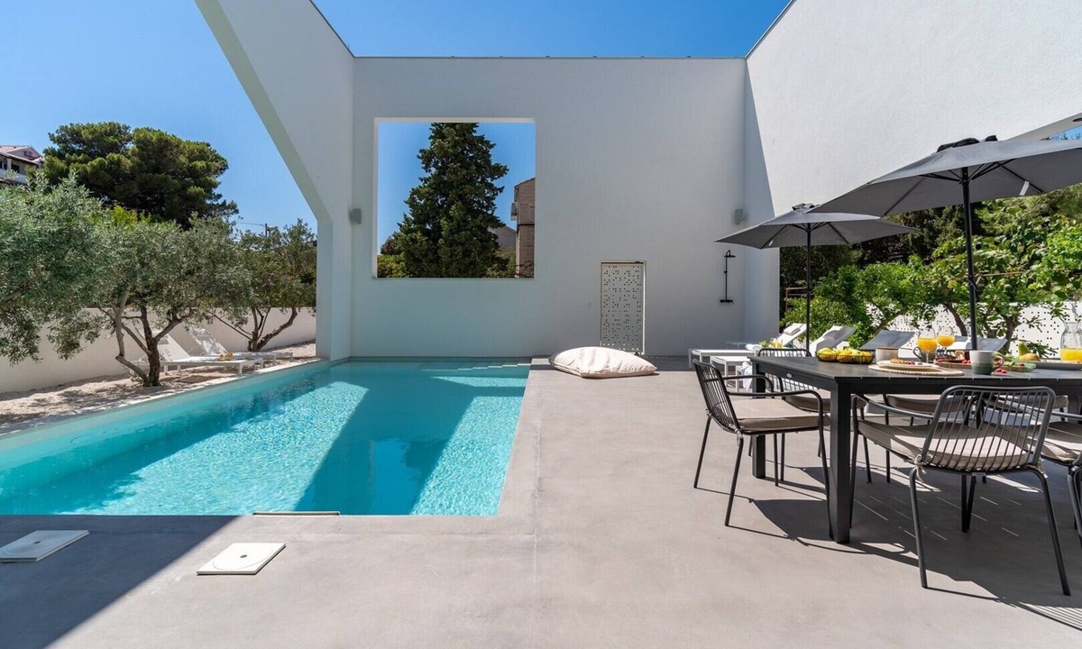 Supetar Villa | Stylish 5-bedroom Villa Altabianca with a Heated Pool, Finnish sauna, an outdoor Cinema, 50m from the beach
