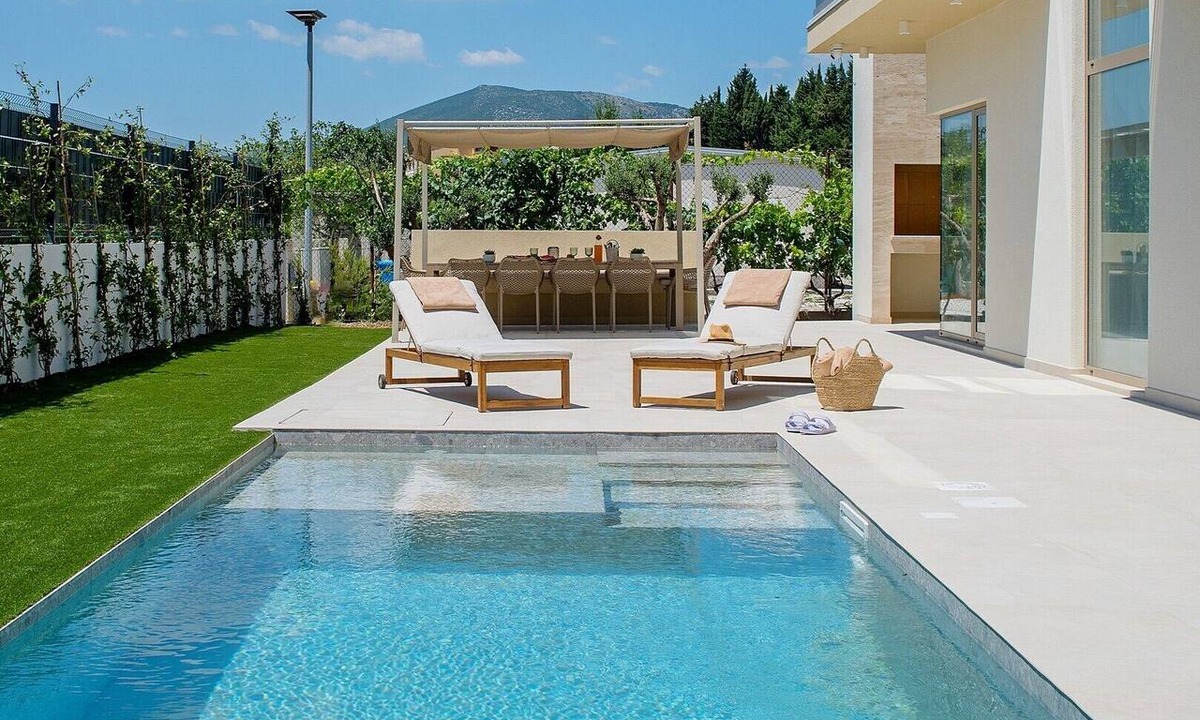 Kastel Luksic Villa | Stylish high-end home just 1,6 km from the beach featuring a heated 29 square meter pool, Table tennis,