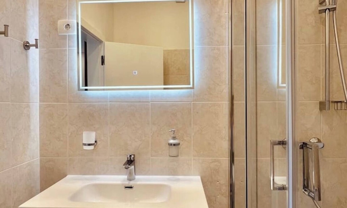 Izola Apartment | Stylish Studio | Terrace & Private Parking Included