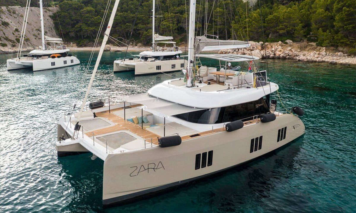 Kastel Gomilica Boat Rental | Sun-Kissed Sailing Adventure in Split, Croatia