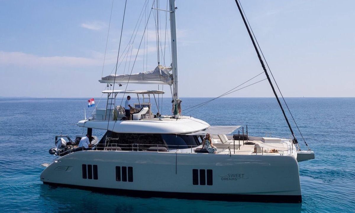 Kastel Gomilica Boat Rental | Sun-Kissed Sailing Adventure in Split, Croatia