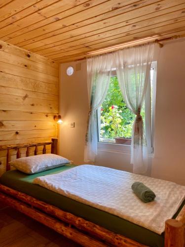 Vrhnika Apartment | The Wood Nest Apartment - pet friendly