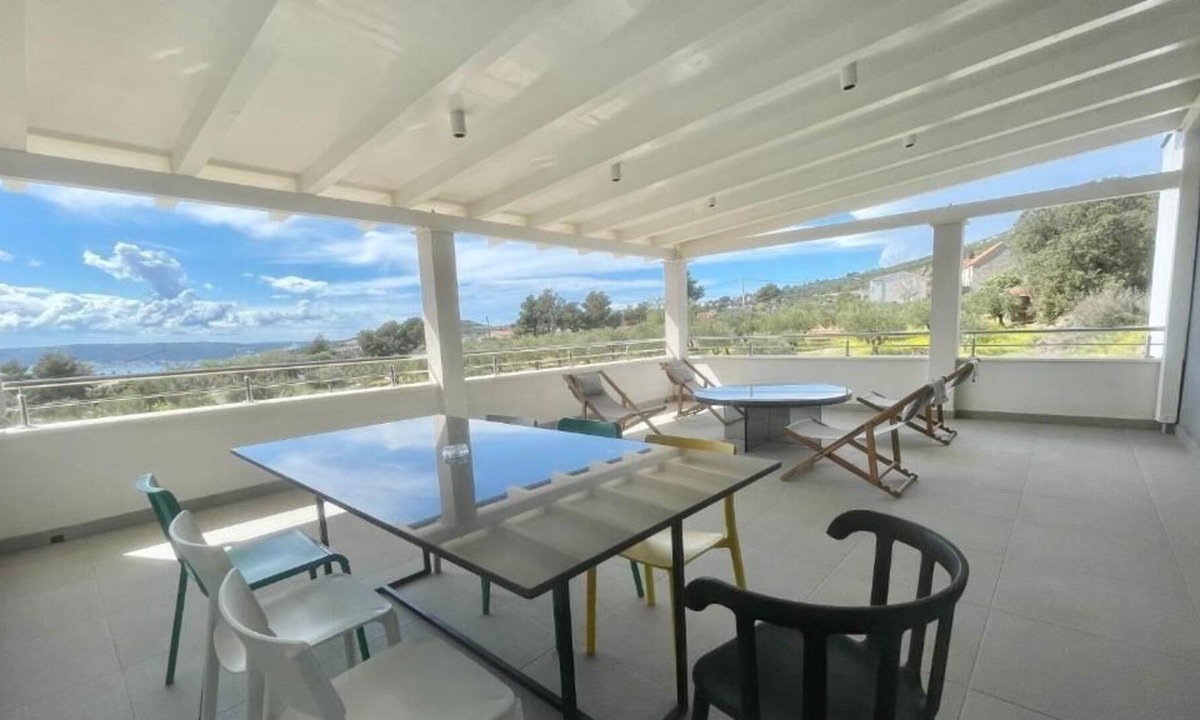 Rudine Apartment | Three bedroom apartment with terrace and sea view Kaštel Novi, Kaštela (A-21079-a)
