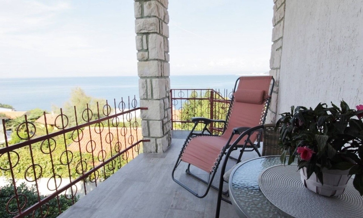 Crveni Vrh Apartment | Three bedroom apartment with balcony and sea view Crveni Vrh, Umag (A-27173-a)