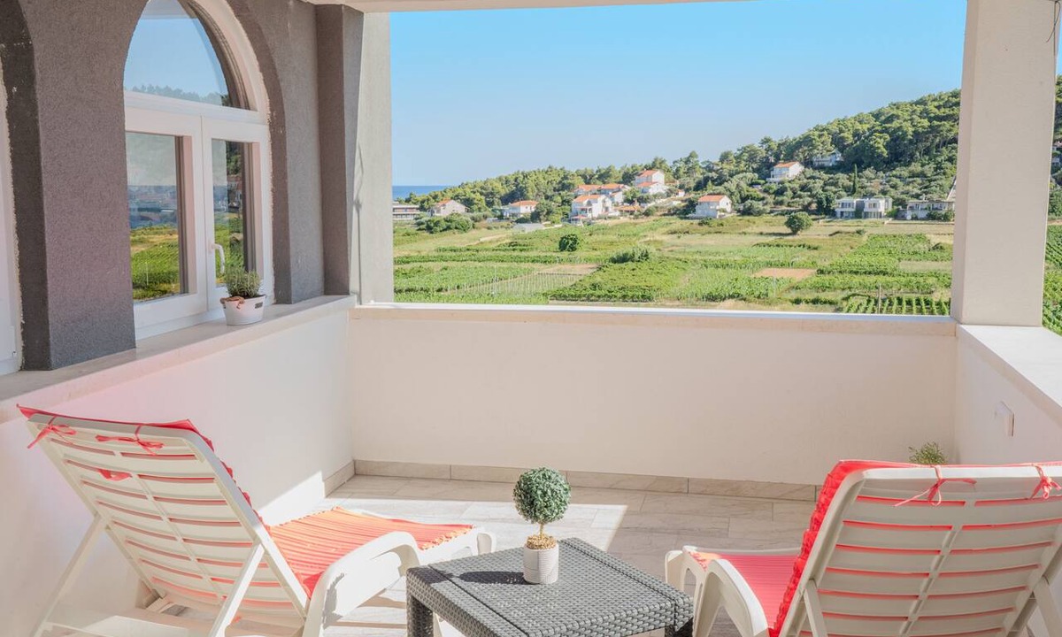 Vela Glavica Apartment | Three bedroom apartment with terrace and sea view Lumbarda, Korčula (A-27912-a)