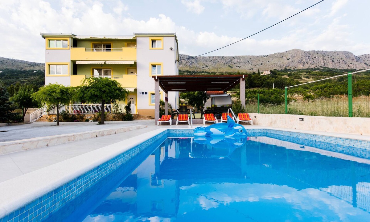 Podstrana Apartment | Three bedroom apartment with a swimming pool Podstrana, Split (A-13393-a)