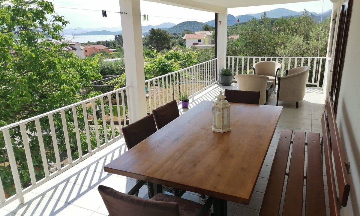 Drace Apartment | Three bedroom apartment with terrace and sea view Drače, Pelješac (A-25422-a)