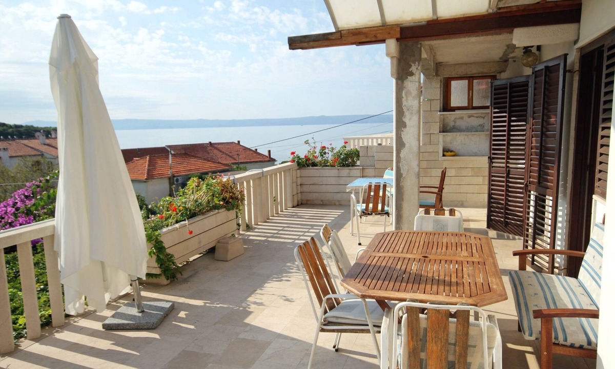 Sumartin Apartment | Three bedroom apartment with terrace and sea view Sumartin, Brač (A-5615-a)