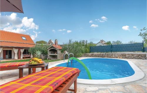 Puljane House | Three-Bedroom Holiday Home In Oklaj