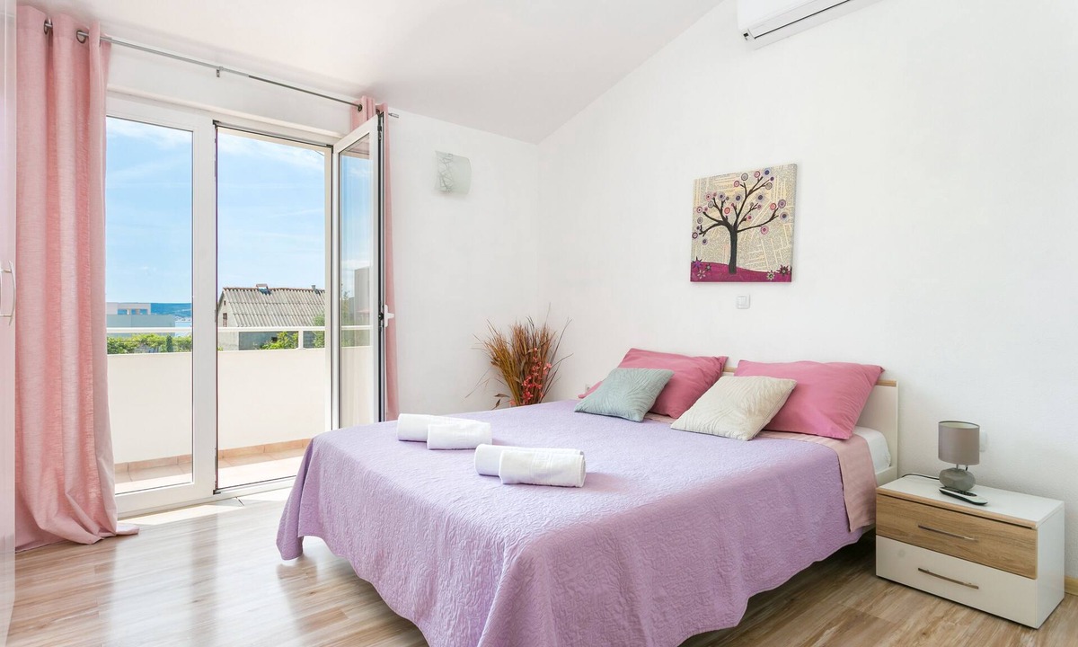 Kastel Stafilic Apartment | Three bedroom apartment with terrace and sea view Kaštel Štafilić, Kaštela (A-20843-a)