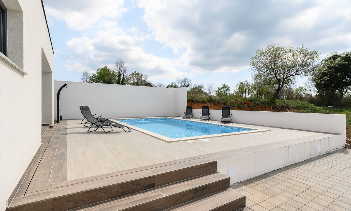 Topid Villa | Three Bedroom Villa With Private Pool
