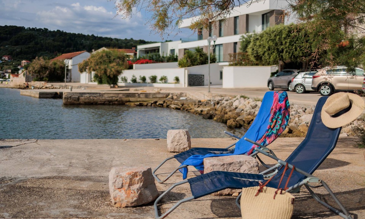 Preko House | Traditional holiday house by the sea