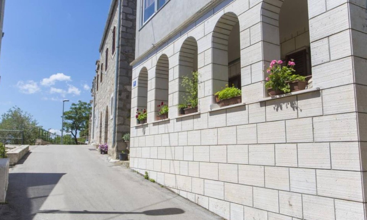 Brist Apartment | Triple Room with Private Balcony
