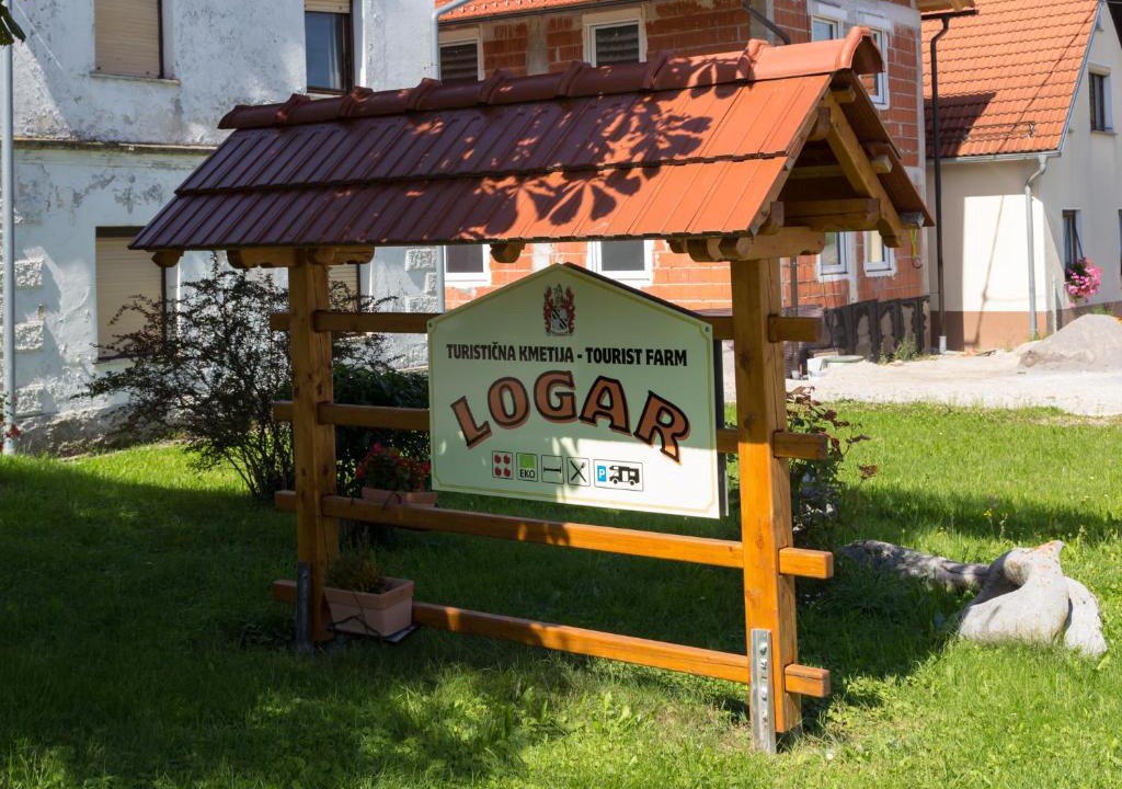 Zerovnica House | Turistična Kmetija Logar