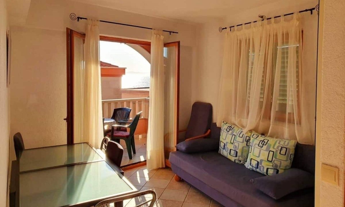 Drasnice Apartment | Two bedroom apartment near beach Drašnice, Makarska (A-25930-a)