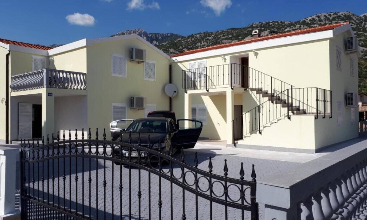 Karlobag Apartment | Two Bedroom Apartment with Balcony and Garden View