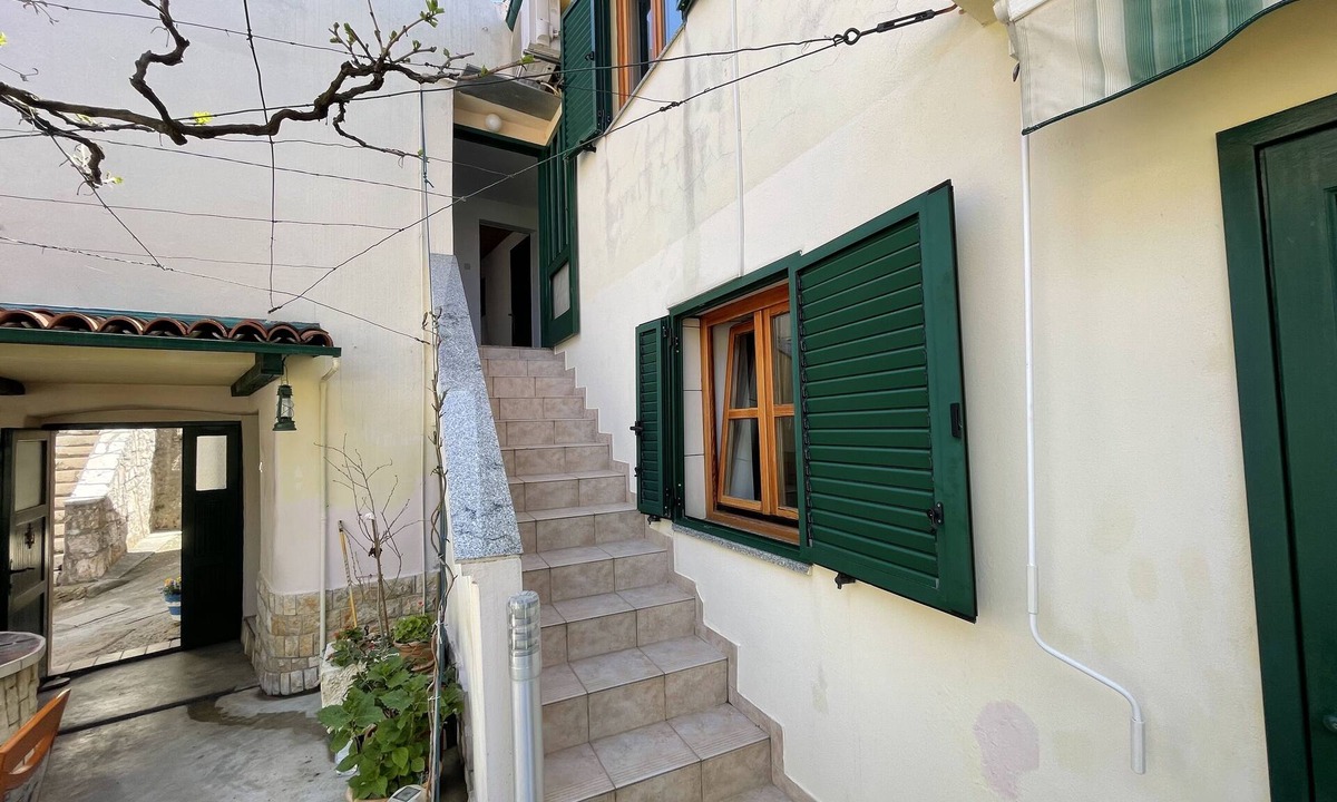 Kukljica Apartment | Two bedroom apartment with air-conditioning Kukljica, Ugljan (A-11584-a)