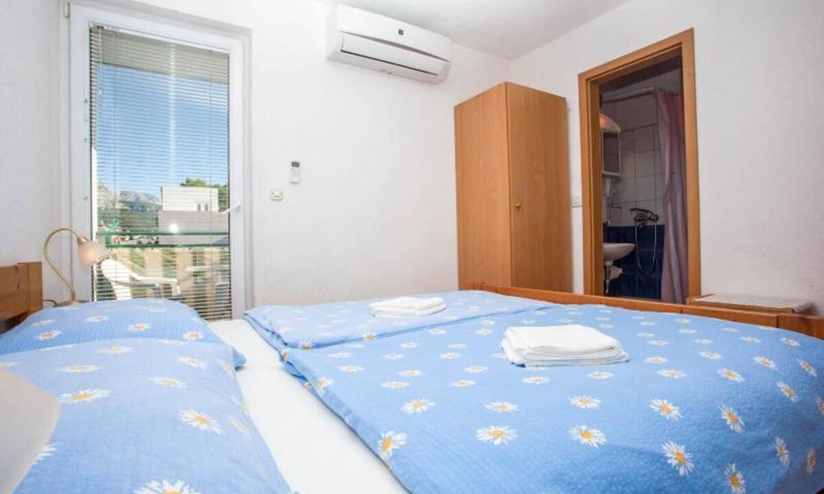 Ratac Apartment | Two bedroom apartment with balcony and sea view Makarska (A-6729-a)