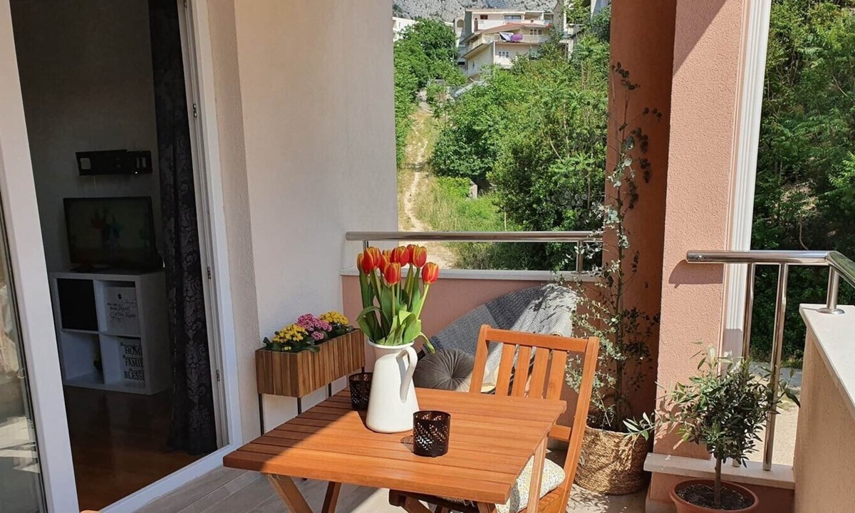 Gorinka Apartment | Two bedroom apartment with balcony, wifi, free parking.