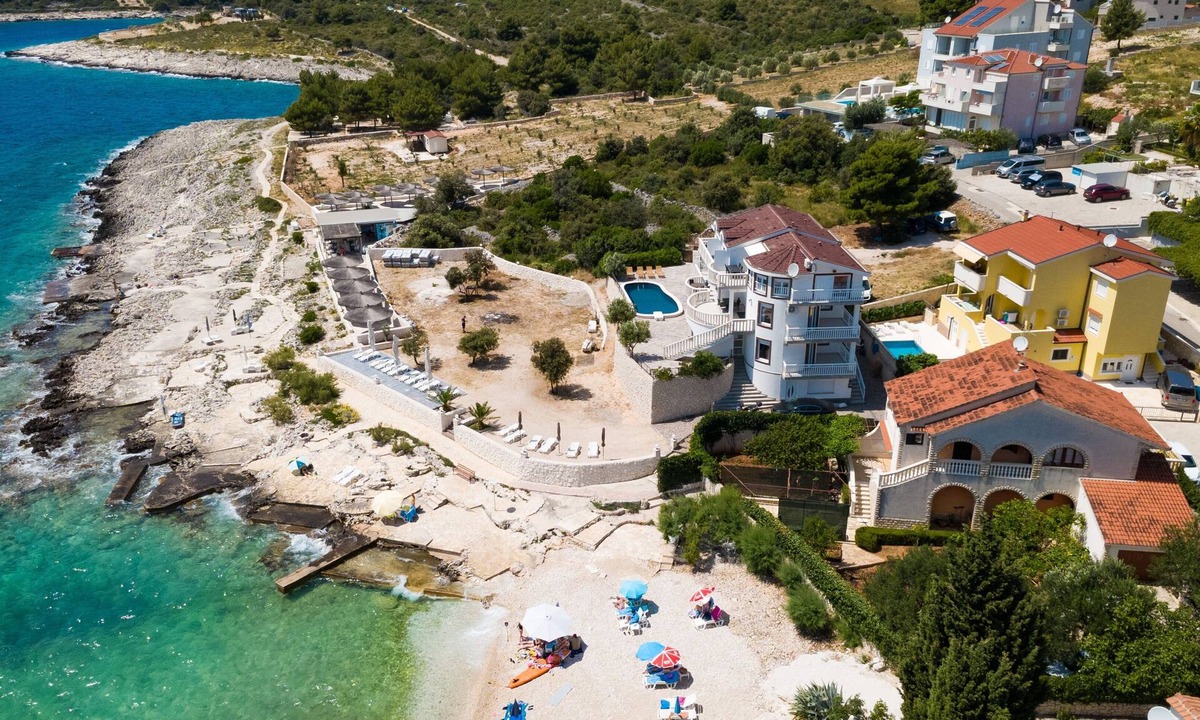 Rogoznica Apartment | Two bedroom apartment with a swimming pool by the beach Zečevo Rtić, Rogoznica (A-8366-d)